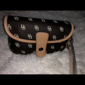 Women’s Dooney & Bourke wristlet